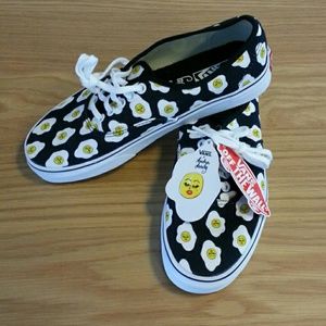 NWT - Vans, Kendra Dandy lady fried egg pattern.